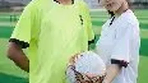 “中國羽毛球賽：鄧謝配逆襲大馬隊入八強，決賽局連下7分扳回局面”