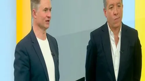 王军霞退役首秀半马，1小时35分女子组第六惊艳亮相